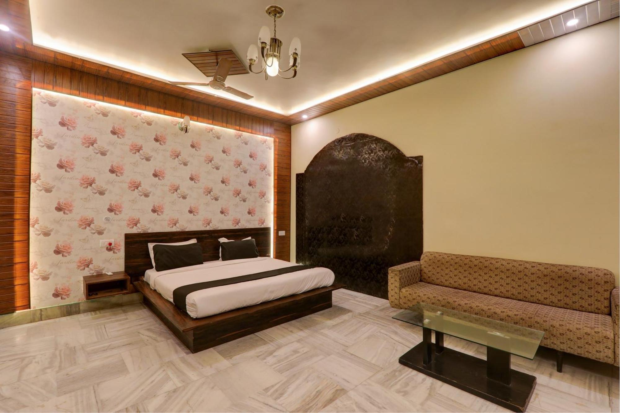 ורנאסי Hotel O Flagship Adbhut Moment Hotel מראה חיצוני תמונה
